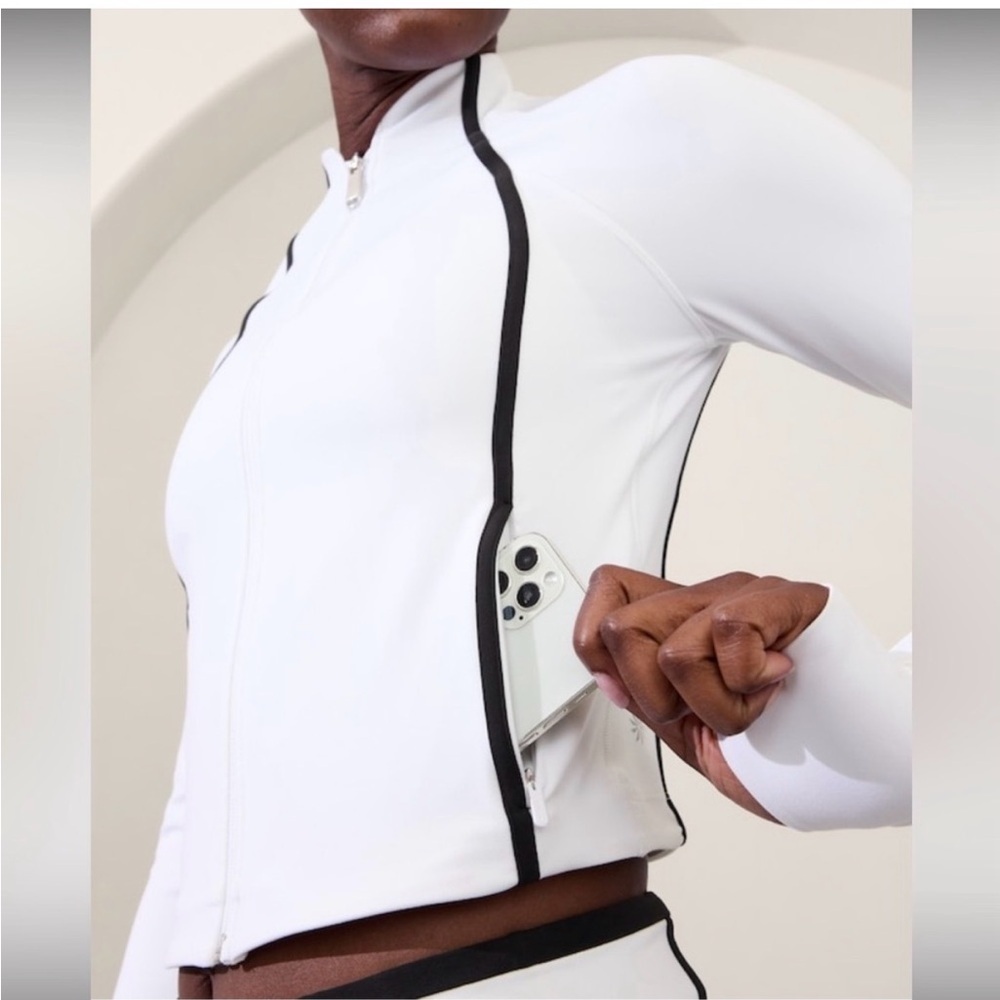 Athleta S SMALL Salutation Crop Jacket White Workout Zip Top Athleisure Yoga
